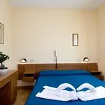 فندق Roma 3*
