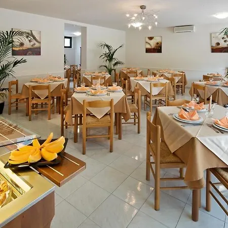 فندق Roma 3*