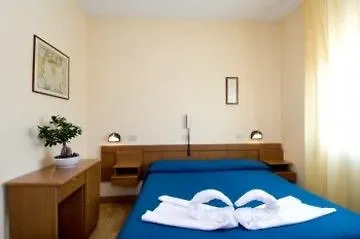 Отель Roma 3*